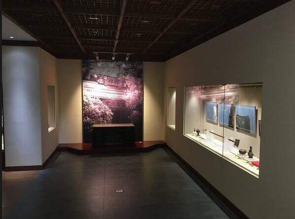 博物馆展柜玻璃是什么玻璃(图1) 博物馆展柜玻璃是什么玻璃(图1)