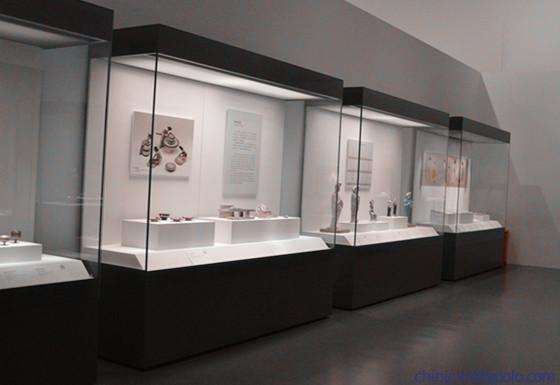 【博物馆展柜】玻璃展柜结构类型常见的有几种(图1) 【博物馆展柜】玻璃展柜结构类型常见的有几种(图1)