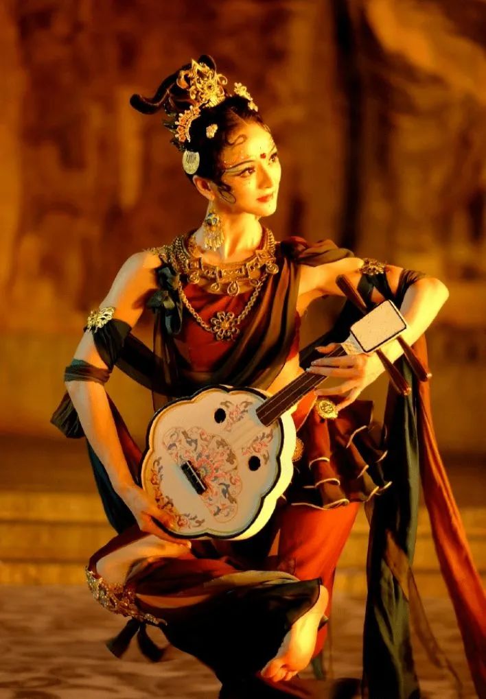 来自“敦煌艺术”中的壁画舞姿——敦煌舞的创建与发展(图20)