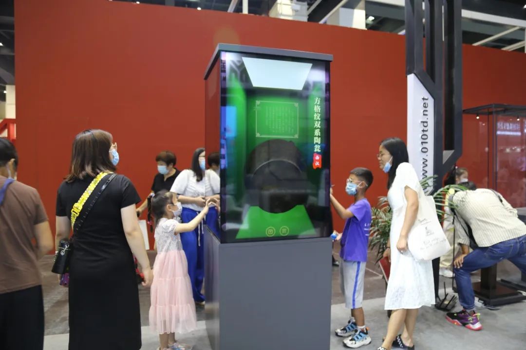 数字结合展柜 | 文物裸眼3D展示平台荣获十佳文博技术产品及服务优秀奖!(图8) 数字结合展柜 | 文物裸眼3D展示平台荣获十佳文博技术产品及服务优秀奖!(图8)
